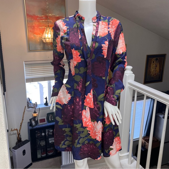 💜Guess💜 NWOT Floral Flirty Fully Lined Long Sleeve Dress  Size 6 - Picture 2 of 13